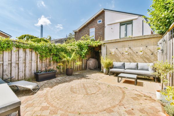 Cost of Courtyard Patio Service in Salem